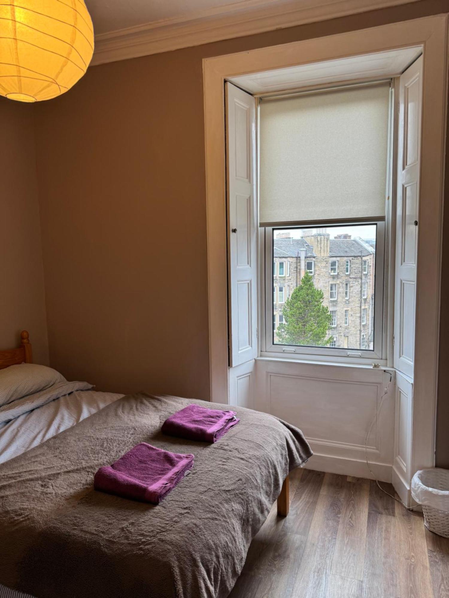Central Room In Historic Tenement Shared Apartment Near Old Town Edinburgh Exterior photo
